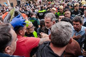 King And Queen Of Spain Pelted With Mud On Visit To Flooded Town