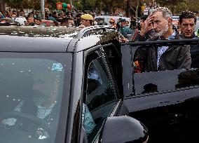 King And Queen Of Spain Pelted With Mud On Visit To Flooded Town