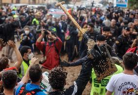 King And Queen Of Spain Pelted With Mud On Visit To Flooded Town