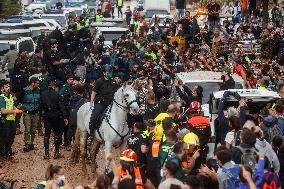 King And Queen Of Spain Pelted With Mud On Visit To Flooded Town