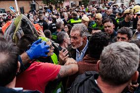 King And Queen Of Spain Pelted With Mud On Visit To Flooded Town