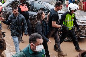 King And Queen Of Spain Pelted With Mud On Visit To Flooded Town