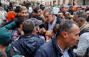 King And Queen Of Spain Pelted With Mud On Visit To Flooded Town