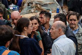 King And Queen Of Spain Pelted With Mud On Visit To Flooded Town