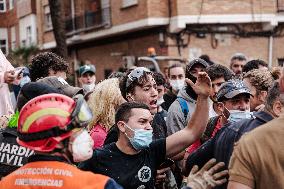 King And Queen Of Spain Pelted With Mud On Visit To Flooded Town