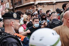 King And Queen Of Spain Pelted With Mud On Visit To Flooded Town