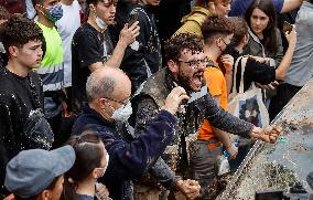 King And Queen Of Spain Pelted With Mud On Visit To Flooded Town