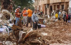 Spain Disaster Death Toll Reaches 214 - Valencia