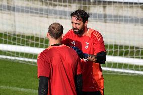 CALCIO - UEFA Champions League - Juventus - Allenamento