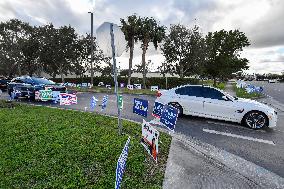 Residents Voting In Florida US