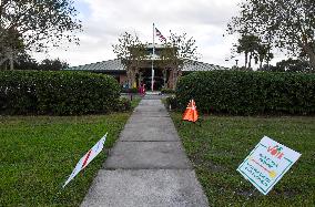 Residents Voting In Florida US