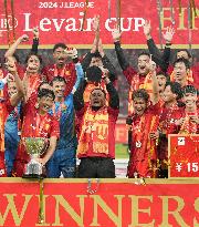 Football: Nagoya claims League Cup title