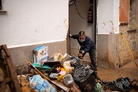 Spain Flooding Death Toll Climbs To 217 - Valencia