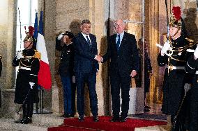 PM Barnier Welcomes Romanian PM Ciolacu - Paris