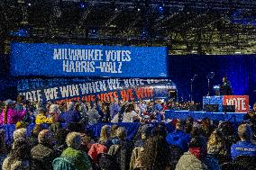 Governor Tim Walz Hold Last Wisconsin Rally Pre-election In Milwaukee Wisconsin.