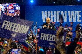 Governor Tim Walz Hold Last Wisconsin Rally Pre-election In Milwaukee Wisconsin.