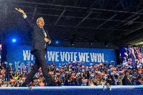 Governor Tim Walz Hold Last Wisconsin Rally Pre-election In Milwaukee Wisconsin.