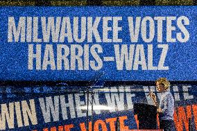 Governor Tim Walz Hold Last Wisconsin Rally Pre-election In Milwaukee Wisconsin.