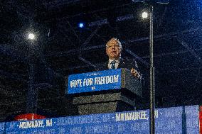 Governor Tim Walz Hold Last Wisconsin Rally Pre-election In Milwaukee Wisconsin.