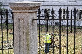 Nov 4th Washington DC 2024 Crews Out Side  Howard University  And The White House Putting Up Fencing