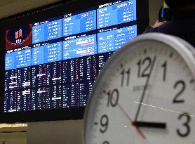 Tokyo bourse extends closing time