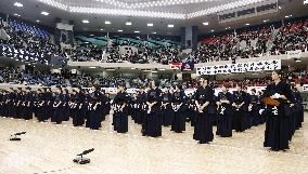 Women compete in kendo at Japan's martial arts Mecca for 1st time