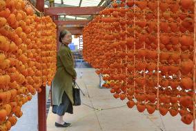 Production of skewered persimmons in western Japan