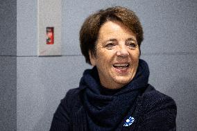 Agnes Canayer visits the National Helpline for Children at Risk offices - Paris