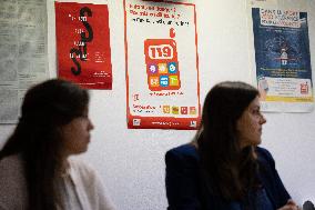 Agnes Canayer visits the National Helpline for Children at Risk offices - Paris