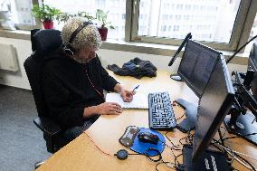 Agnes Canayer visits the National Helpline for Children at Risk offices - Paris