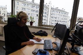 Agnes Canayer visits the National Helpline for Children at Risk offices - Paris