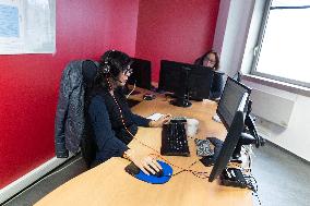 Agnes Canayer visits the National Helpline for Children at Risk offices - Paris