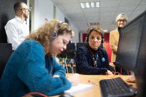 Agnes Canayer visits the National Helpline for Children at Risk offices - Paris