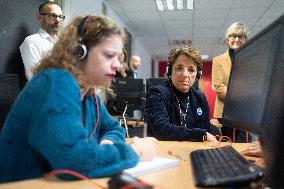 Agnes Canayer visits the National Helpline for Children at Risk offices - Paris