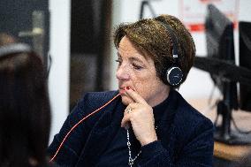 Agnes Canayer visits the National Helpline for Children at Risk offices - Paris