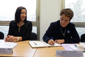 Agnes Canayer visits the National Helpline for Children at Risk offices - Paris