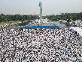 Thousands flock to Suhrawardy Udyan for Olama Mashayekh rally in Dhaka