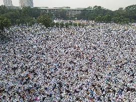 Thousands flock to Suhrawardy Udyan for Olama Mashayekh rally in Dhaka