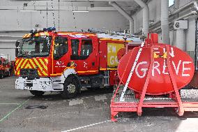 Lyon Firefighters On Strike