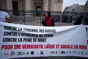 Rally In Support Of Student Ahou Daryaei And Iranian Women - Paris