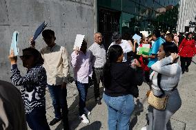 Americans And People Living In Mexico Flock To The US Embassy In Mexico City For The US Elections