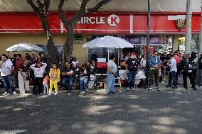 Americans And People Living In Mexico Flock To The US Embassy In Mexico City For The US Elections