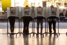 US Voters Head To the Polls