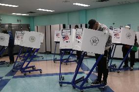 US Voters Head To the Polls