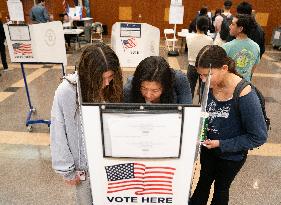 US Voters Head To The Polls