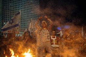 Protest Erupts After Netanyahu Fires Gallant - Tel Aviv