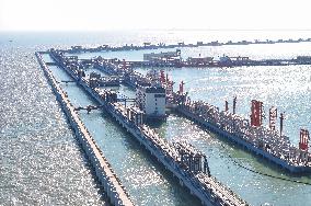 300,000-ton Crude Oil Terminal