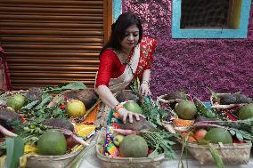 Chhath Puja Free Religious Material Distribution In Kolkata, India