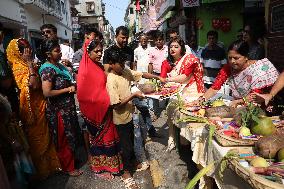 Chhath Puja Free Religious Material Distribution In Kolkata, India