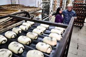 Rehina Kharchenko visits bakery that has joined National Cashback program in Zaporizhzhia